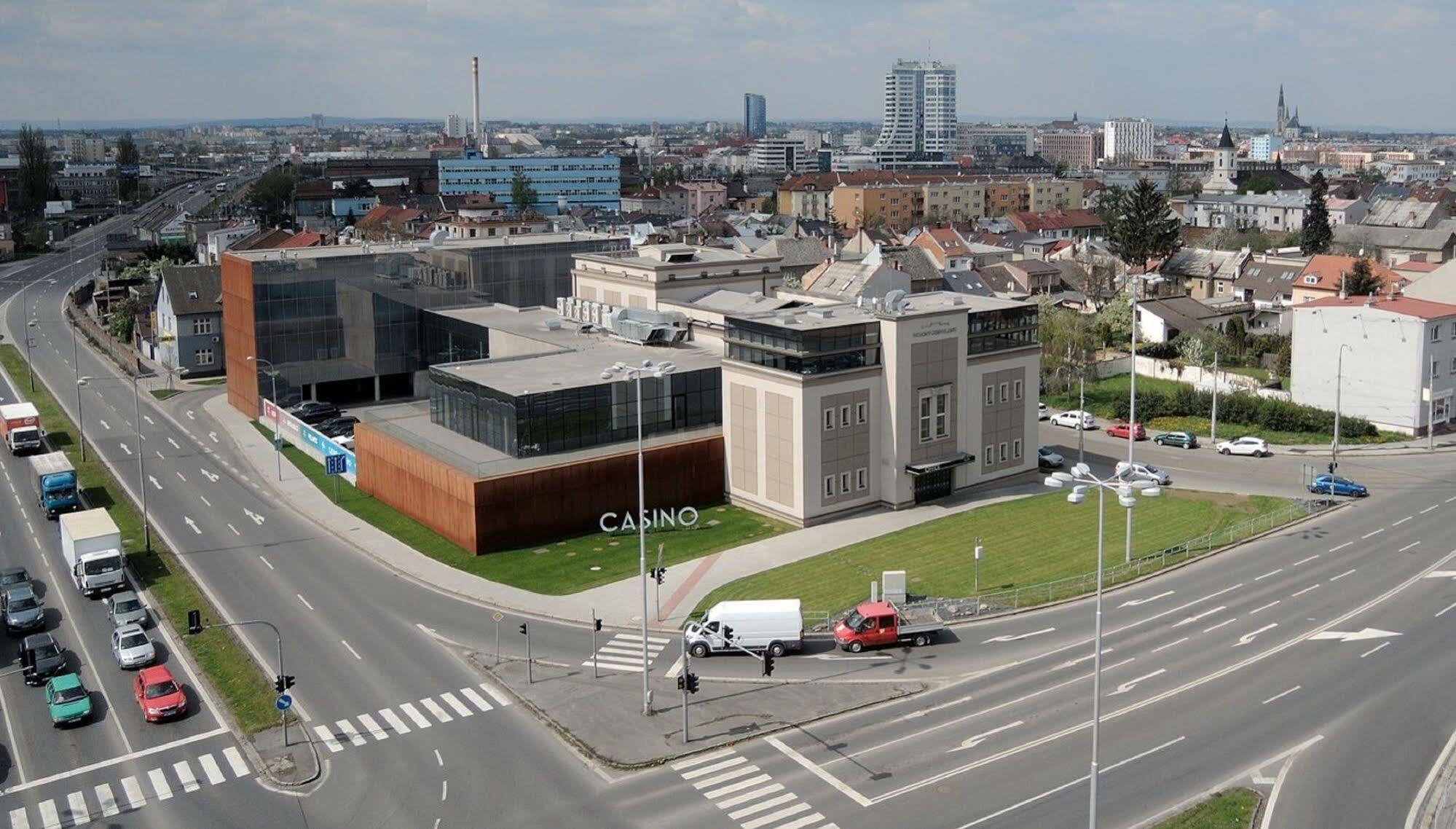 Theatre Hotel Olomouc Exterior photo